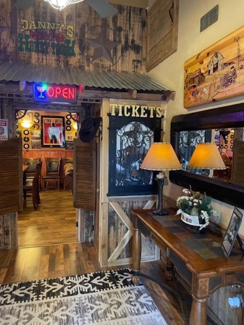 The Honky Tonk Cabin Long Valley Junction Екстер'єр фото